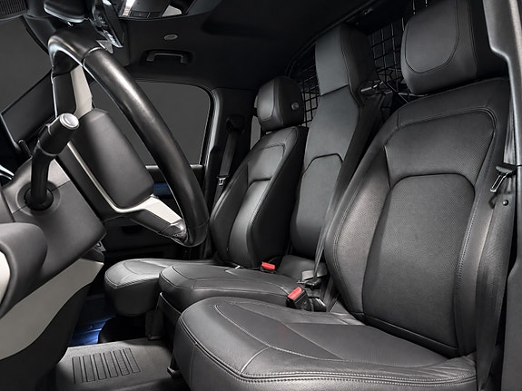 Land Rover Defender 7 of 30