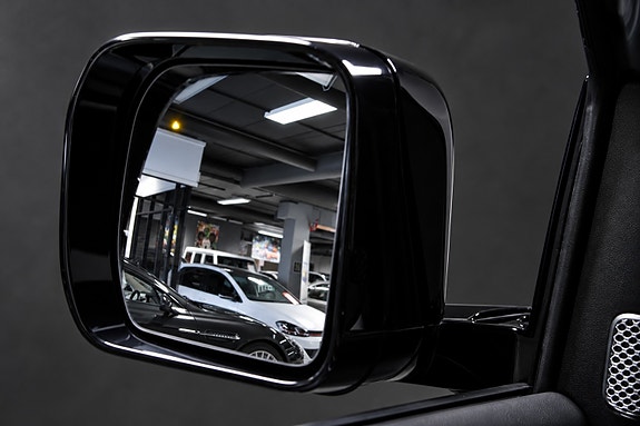 Land Rover Defender 25 of 30