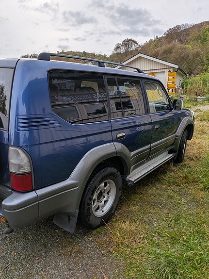 Toyota Land Cruiser 5 of 9