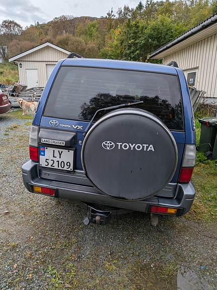 Toyota Land Cruiser 4 of 9