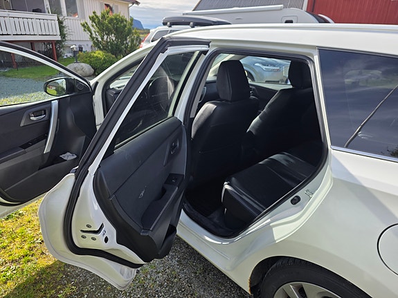 Toyota Auris 13 of 20