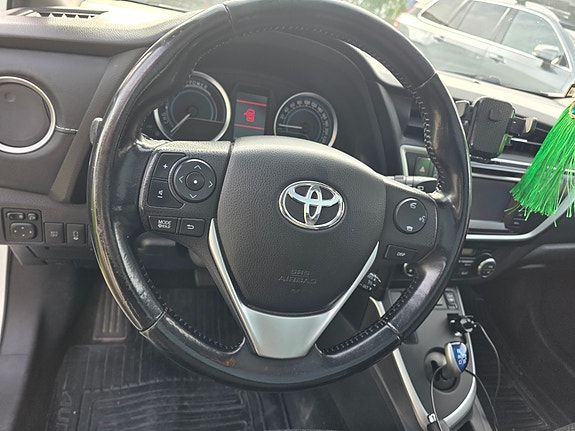 Toyota Auris 2 of 20