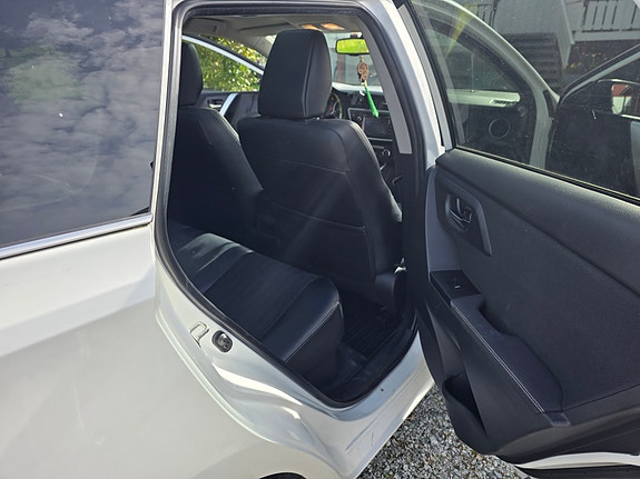 Toyota Auris 6 of 20