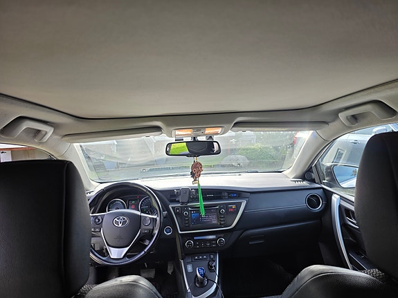 Toyota Auris 8 of 20