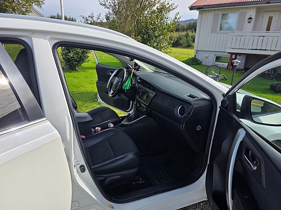 Toyota Auris 4 of 20