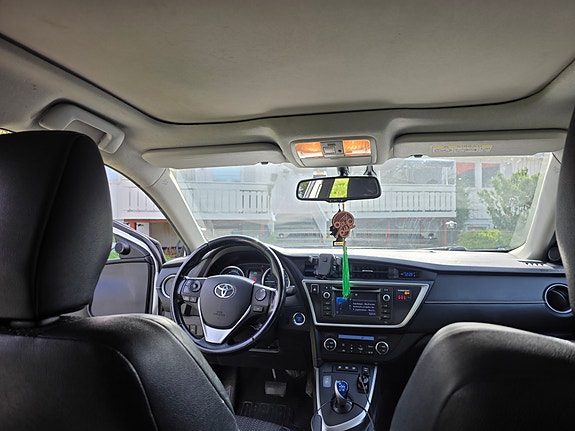 Toyota Auris 7 of 20