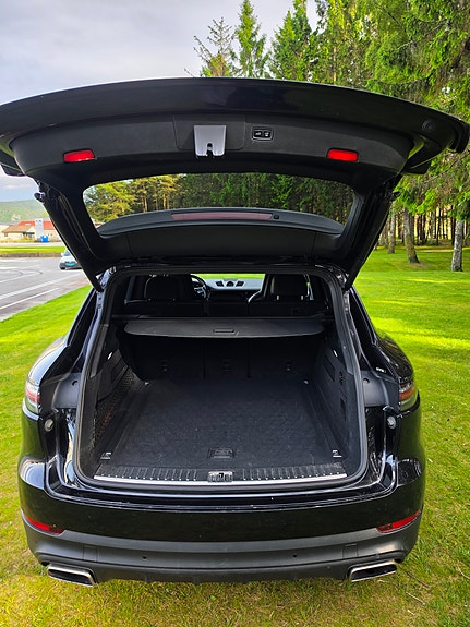 Porsche Cayenne 12 of 29