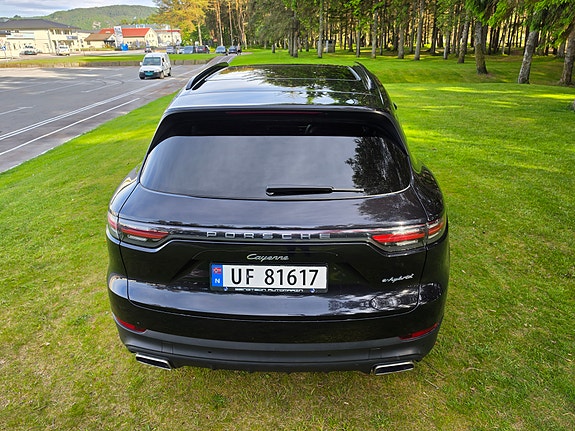 Porsche Cayenne 10 of 29
