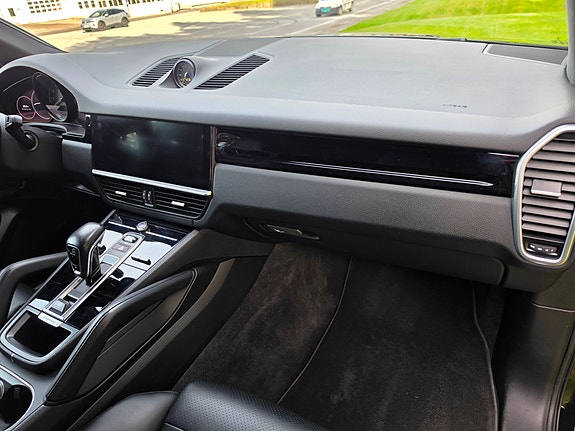 Porsche Cayenne 23 of 29