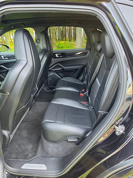 Porsche Cayenne 16 of 29