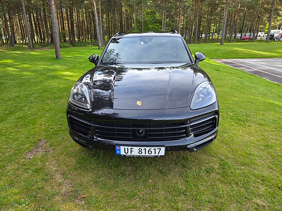 Porsche Cayenne 2 of 29