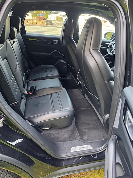 Porsche Cayenne 15 of 29