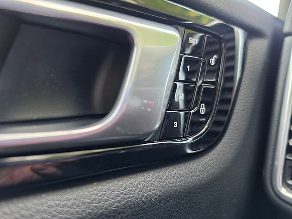 Porsche Cayenne 26 of 29