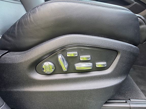 Porsche Cayenne 21 of 29
