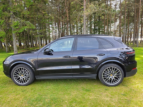 Porsche Cayenne 6 of 29