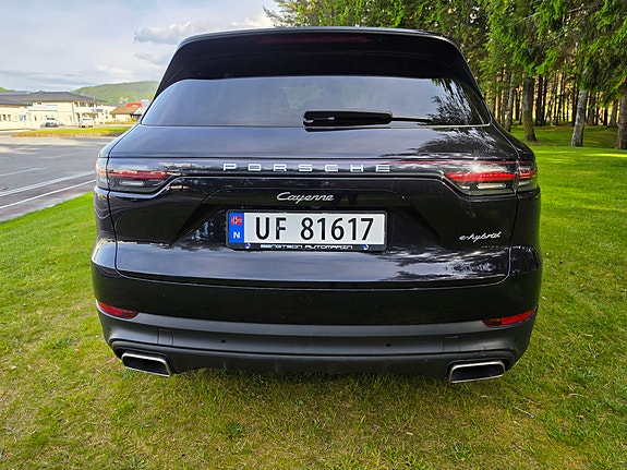 Porsche Cayenne 9 of 29