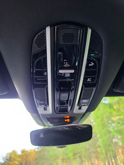 Porsche Cayenne 27 of 29