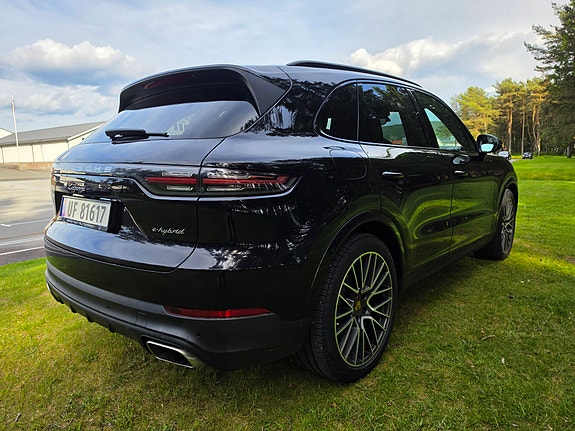 Porsche Cayenne 11 of 29