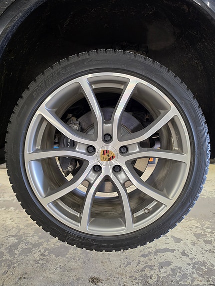 Porsche Cayenne 29 of 29