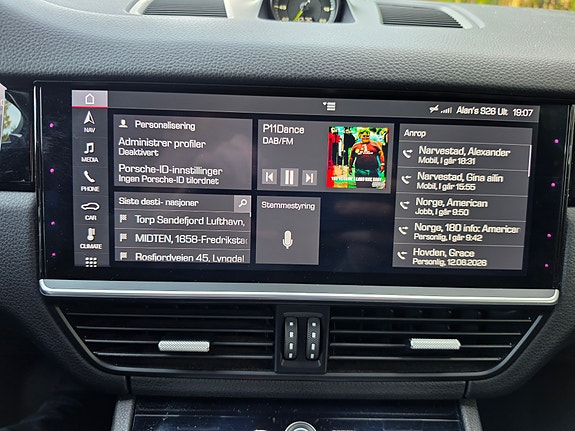 Porsche Cayenne 24 of 29