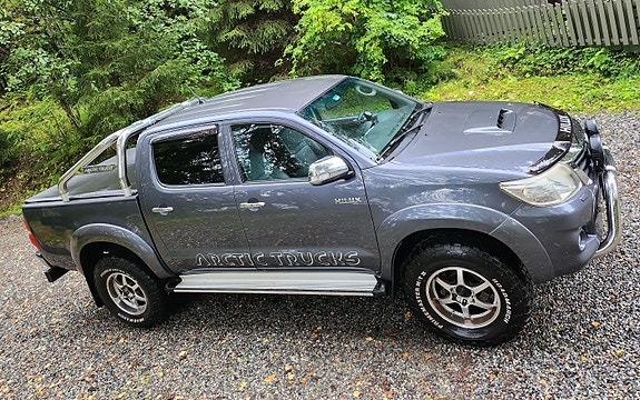 Toyota HiLux 3 of 20