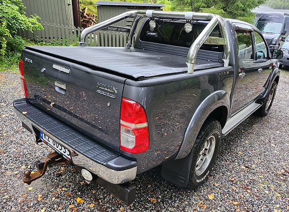 Toyota HiLux 9 of 20