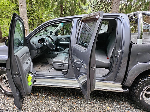 Toyota HiLux 10 of 20