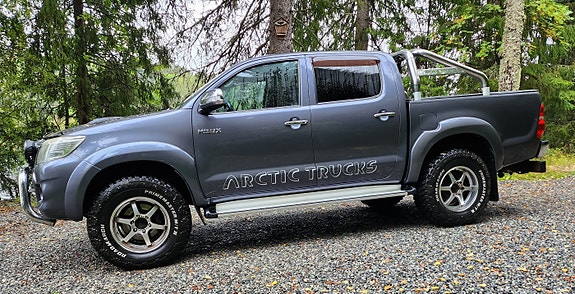 Toyota HiLux 2 of 20