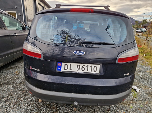 Ford S-MAX 12 of 16