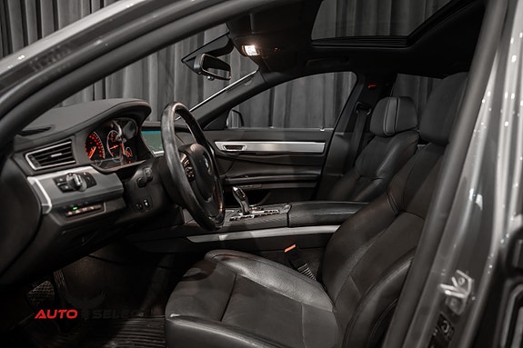 BMW 740d 28 of 30