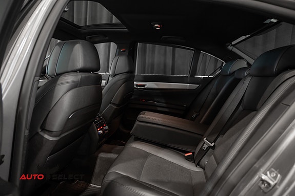 BMW 740d 18 of 30