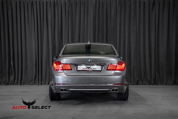 BMW 740d 8 of 30