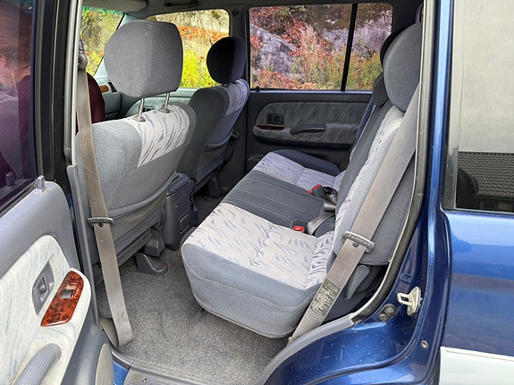 Toyota Land Cruiser 6 of 8