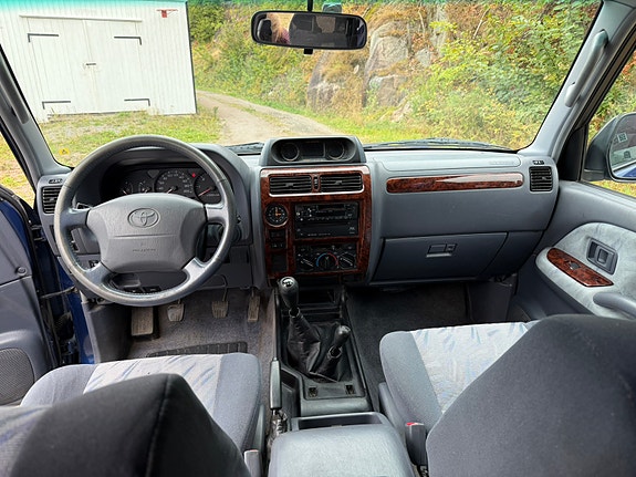 Toyota Land Cruiser 8 of 8