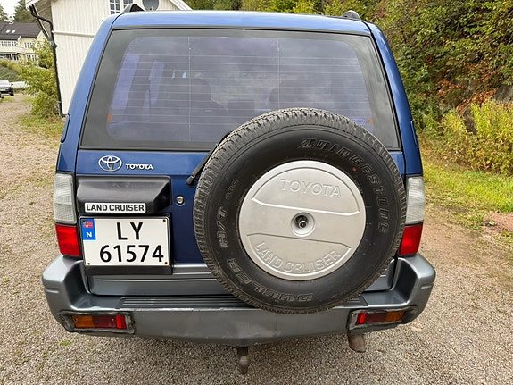 Toyota Land Cruiser 4 of 8