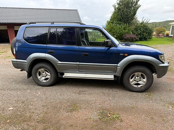 Toyota Land Cruiser 3 of 8