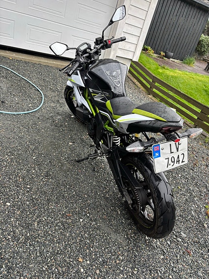 Kawasaki Z 125 6 of 13