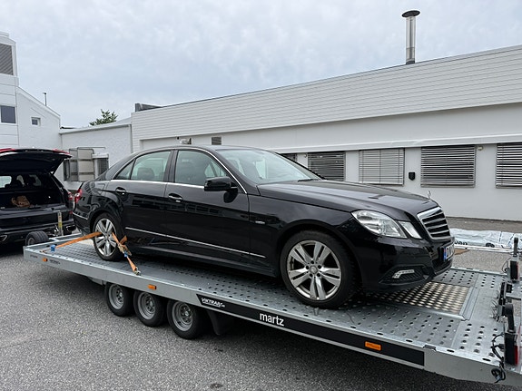 Mercedes-Benz E250 2 of 9