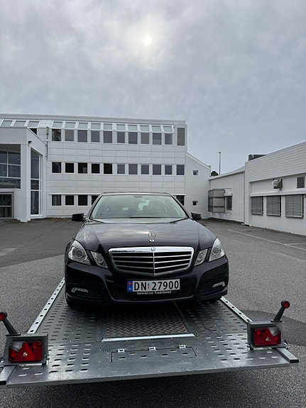 Mercedes-Benz E250 3 of 9