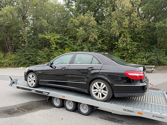 Mercedes-Benz E250 5 of 9