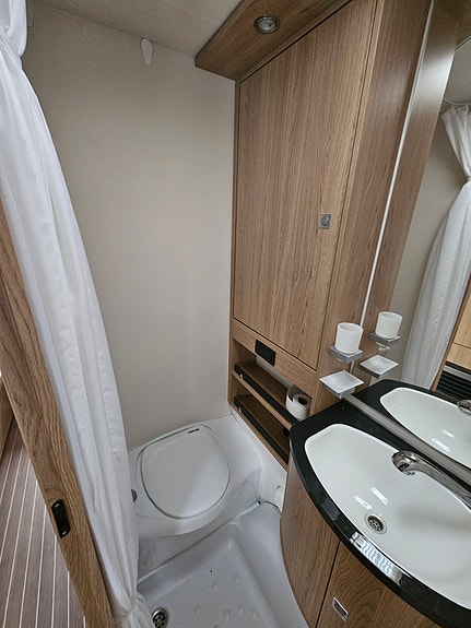 Bürstner Averso 540TL 11 of 25