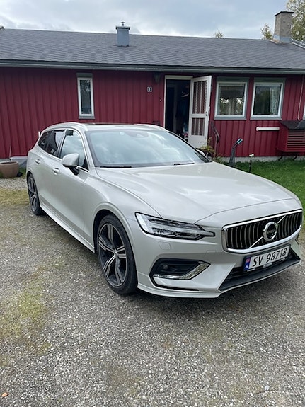 Volvo V60 2 of 14