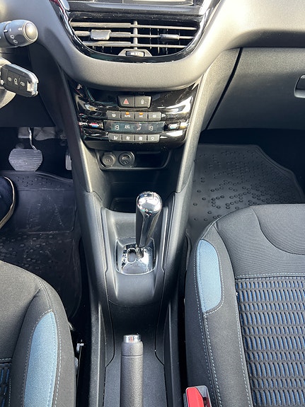Peugeot 208 8 of 8