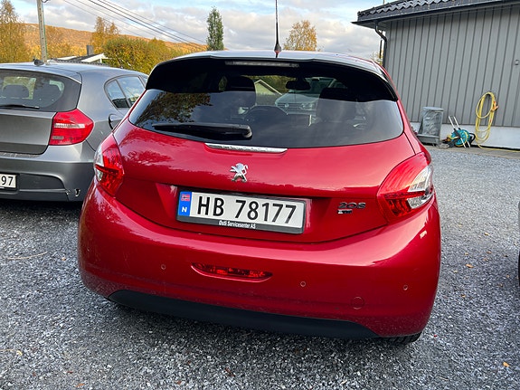 Peugeot 208 3 of 8