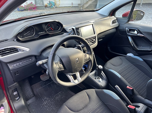 Peugeot 208 5 of 8