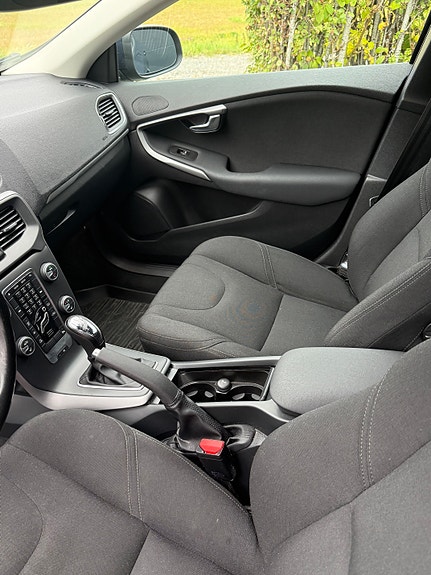 Volvo V40 3 of 10