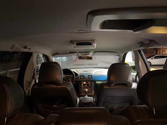 Volvo XC90 10 of 17