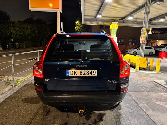 Volvo XC90 3 of 17