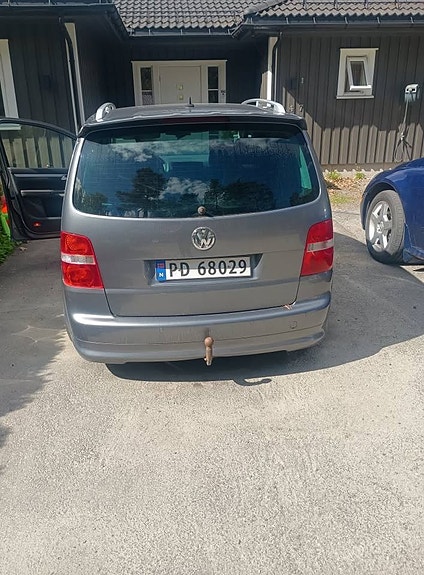 Volkswagen Touran 3 of 10