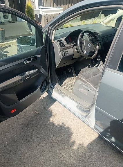Volkswagen Touran 8 of 10